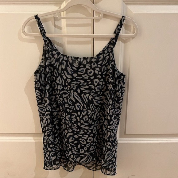 CAbi size small. Abstract print with adjustable straps and button front detail - Picture 3 of 5